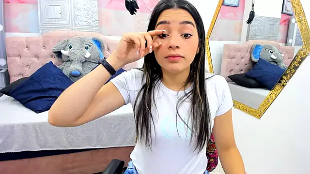 Leah Means  online show from 02-09-25, 01:25