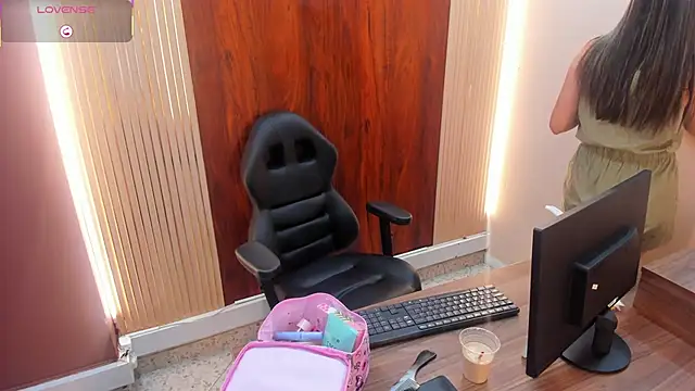Leah Means  online show from 02-15-25, 12:33