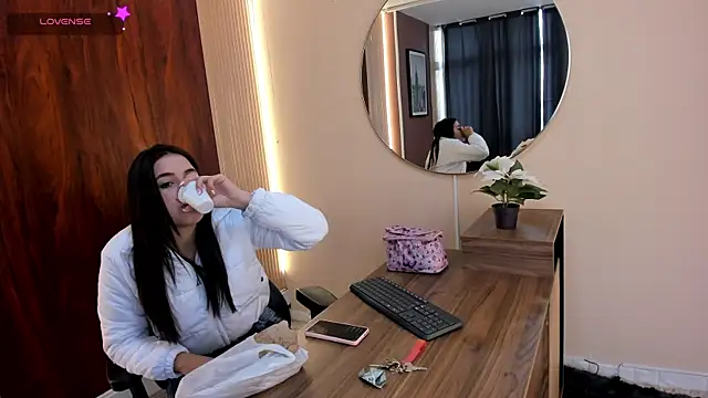 Leah Means  online show from 09-11-25, 12:27