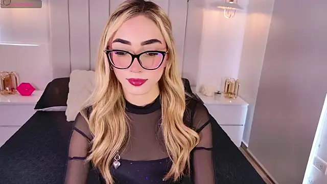 Snapshot of Sarajonnes chatting on 04-17-26, 02:53 Sarajonnes online show from 04-17-26, 02:53