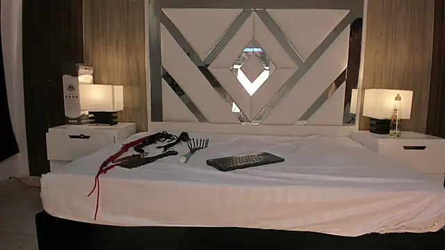 ValentinaThomas online show from 10-18-25, 07:25