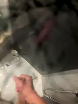 Snapshot of lescro95_ chatting on 11-11-25, 11:05 lescro95 online show from 11-11-25, 11:05