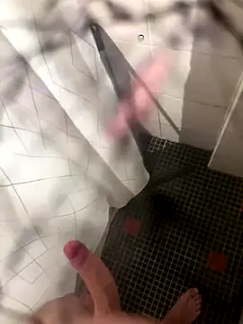 Snapshot of lescro95_ chatting on 11-23-25, 01:44 lescro95 online show from 11-23-25, 01:44