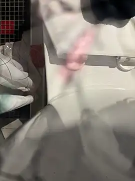 Snapshot of lescro95_ chatting on 02-24-26, 03:21 lescro95 online show from 02-24-26, 03:21