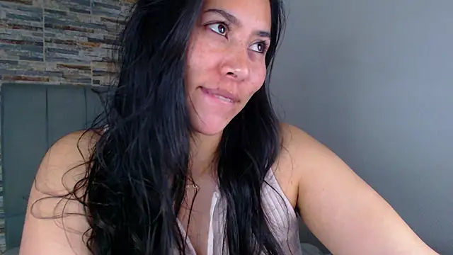 Snapshot of _joy_yva chatting on 09-30-25, 04:23 joy yva online show from 09-30-25, 04:23