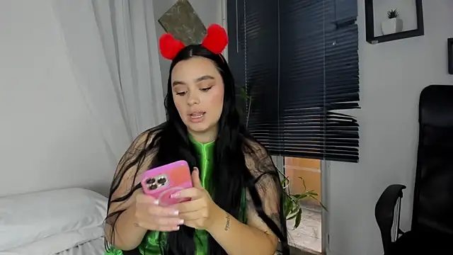 Cristal Cutte online show from 12-19-24, 01:29