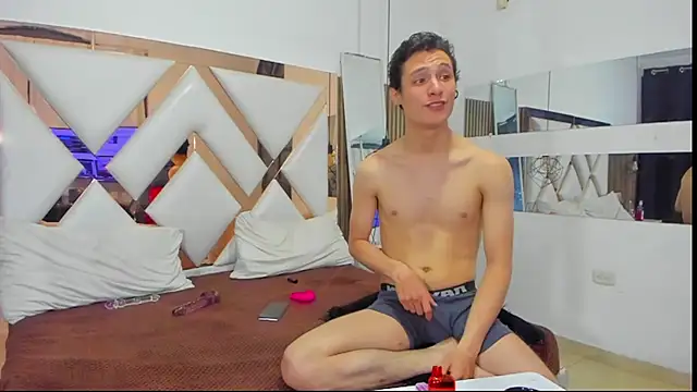 LIZandDante online show from 12-30-24, 03:14