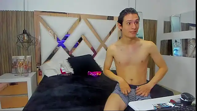 LIZandDante online show from 01-02-25, 10:33
