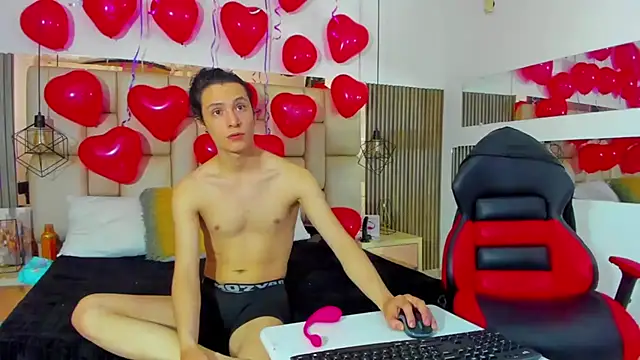 LIZandDante online show from 02-14-25, 08:59