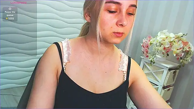 DolphinDreams online show from 12-19-24, 10:02