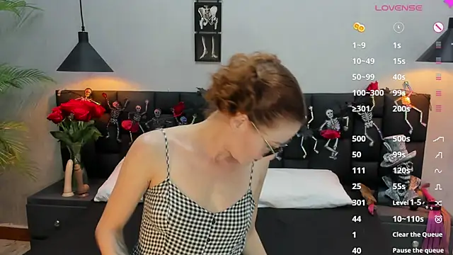 Sccarlett Johnnson online show from 10-15-25, 09:26