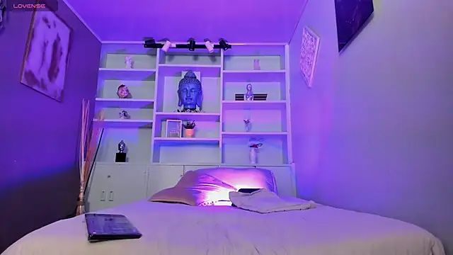 Lucy Williiams online show from 03-19-25, 07:27