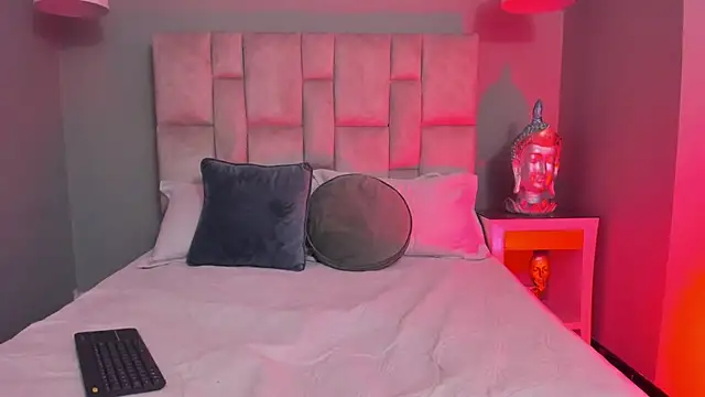 Snapshot of Lucy_Williiams chatting on 02-20-26, 07:36 Lucy Williiams online show from 02-20-26, 07:36