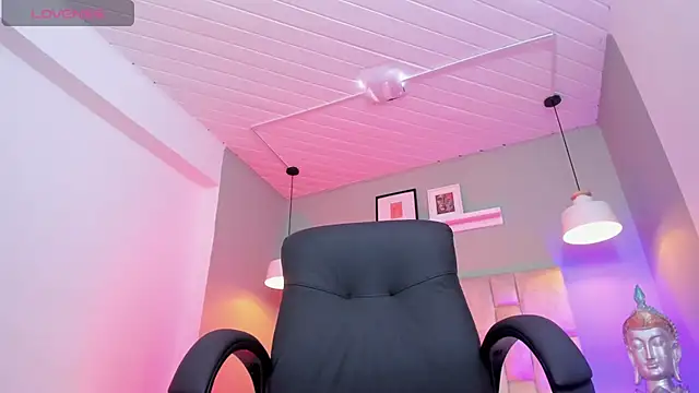 Snapshot of Lucy_Williiams chatting on 02-25-26, 07:01 Lucy Williiams online show from 02-25-26, 07:01