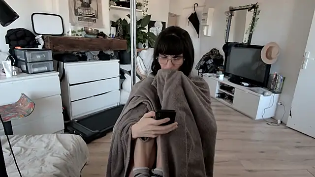 CeriseLapine online show from 12-17-25, 10:54