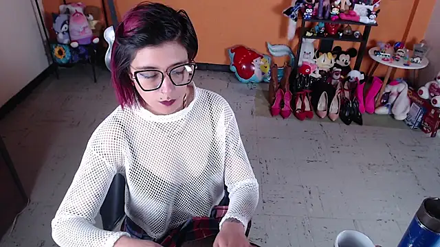 MissMiia2 online show from 01-04-25, 04:43