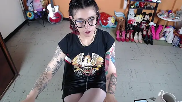 MissMiia2 online show from 01-10-25, 07:11