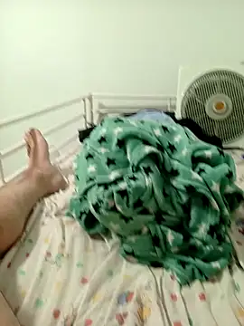 Snapshot of gato- chatting on 11-07-25, 12:27 gato- online show from 11-07-25, 12:27