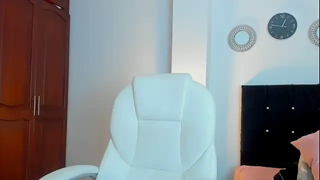 Snapshot of kathyajhonss chatting on 10-25-25, 11:43 kathyajhonss online show from 10-25-25, 11:43