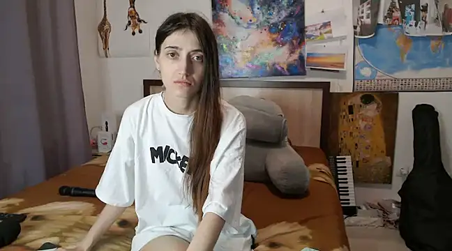 Snapshot of Iren chatting on 03-06-25, 07:43 Iren online show from 03-06-25, 07:43