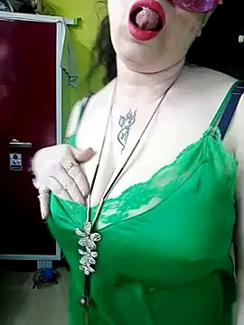 Snapshot of Raja_Ranii chatting on 12-15-24, 06:40 Raja Ranii online show from 12-15-24, 06:40