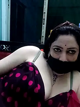 Snapshot of Raja_Ranii chatting on 12-18-24, 04:49 Raja Ranii online show from 12-18-24, 04:49