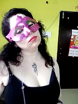 Snapshot of Raja_Ranii chatting on 02-15-25, 06:12 Raja Ranii online show from 02-15-25, 06:12