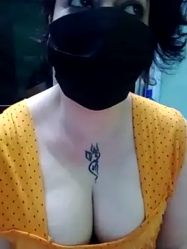 Snapshot of Raja_Ranii chatting on 02-23-25, 01:42 Raja Ranii online show from 02-23-25, 01:42