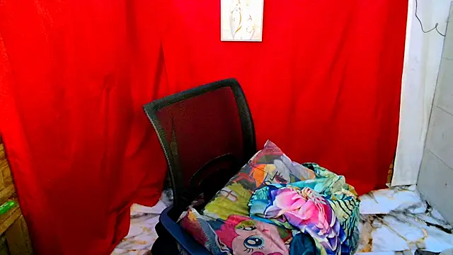 Snapshot of UrAmazingCassy chatting on 10-23-25, 05:33 UrAmazingCassy online show from 10-23-25, 05:33