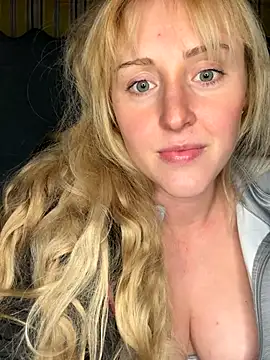 Snapshot of SherryOutdoor1 chatting on 10-15-25, 07:25 SherryOutdoor1 online show from 10-15-25, 07:25