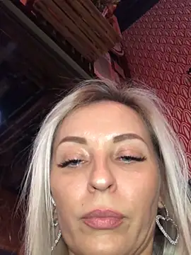 Diamond Bunny  online show from 01-08-25, 04:11