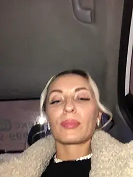 Diamond Bunny  online show from 01-14-25, 06:28