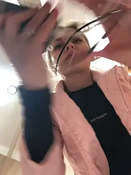 Diamond Bunny  online show from 01-23-25, 04:04