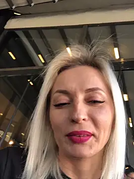 Diamond Bunny  online show from 02-05-25, 01:54