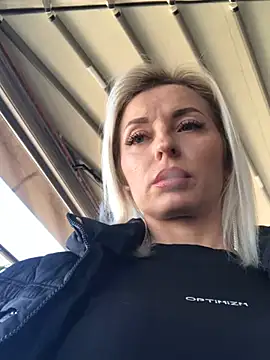 Diamond Bunny  online show from 02-07-25, 09:47