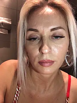 Diamond Bunny  online show from 02-11-25, 02:24