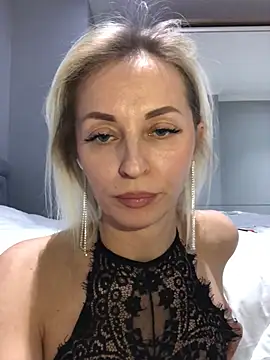 Diamond Bunny  online show from 02-25-25, 07:14