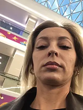 Diamond Bunny  online show from 09-28-25, 04:01