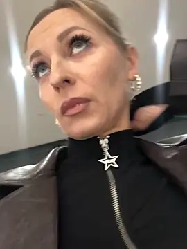 Diamond Bunny  online show from 10-23-25, 04:06