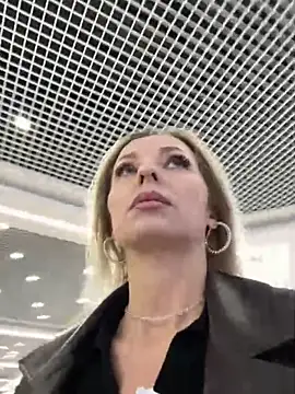 Diamond Bunny  online show from 11-13-25, 04:06