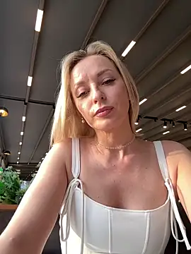 Diamond Bunny  online show from 05-11-26, 04:04