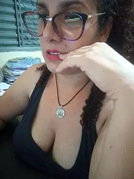 Snapshot of litha_luna chatting on 12-15-24, 02:52 litha luna online show from 12-15-24, 02:52