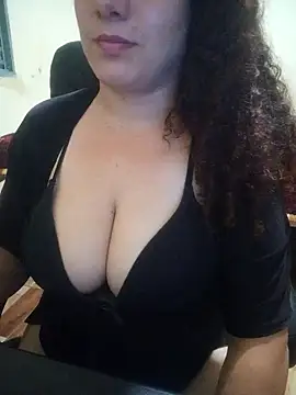 Snapshot of litha_luna chatting on 01-18-25, 04:15 litha luna online show from 01-18-25, 04:15