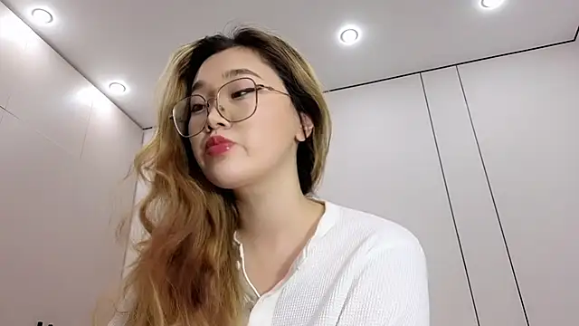 Snapshot of Jennatyan chatting on 12-22-25, 01:52 Jennatyan online show from 12-22-25, 01:52