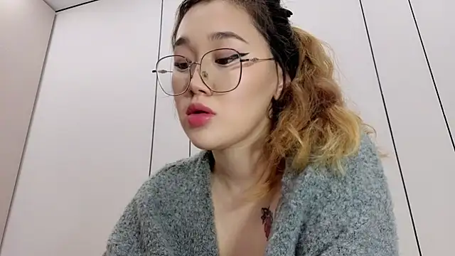 Snapshot of Jennatyan chatting on 01-06-26, 05:16 Jennatyan online show from 01-06-26, 05:16