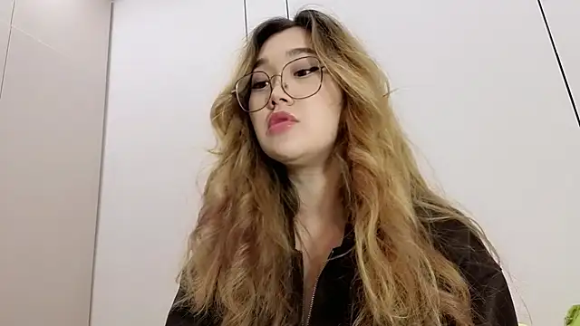 Snapshot of Jennatyan chatting on 01-08-26, 10:17 Jennatyan online show from 01-08-26, 10:17