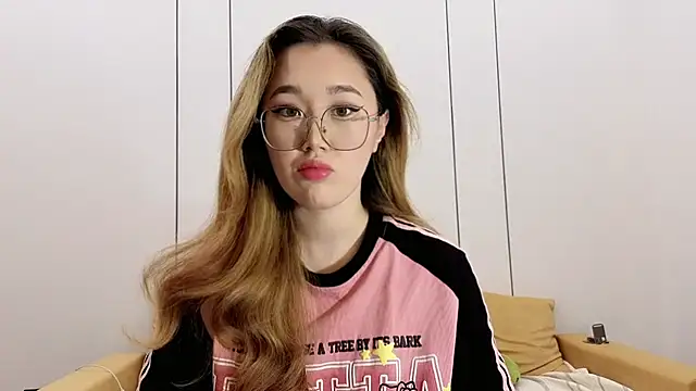 Snapshot of Jennatyan chatting on 01-12-26, 09:25 Jennatyan online show from 01-12-26, 09:25