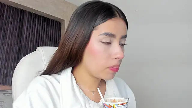 laurin clauz  online show from 10-29-25, 03:58