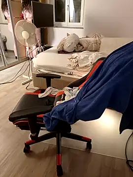 Snapshot of Hexe12346 chatting on 02-12-26, 05:19 Hexe12346 online show from 02-12-26, 05:19