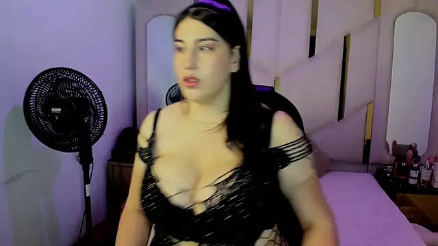 Snapshot of Criistaal_ chatting on 05-19-26, 03:46 Criistaal online show from 05-19-26, 03:46